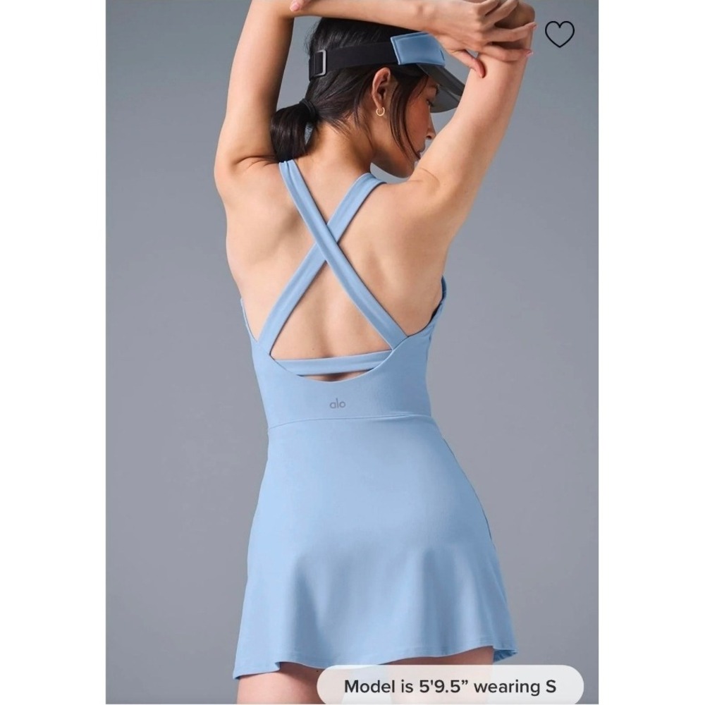 Alo Yoga Seashell Blue Stretch Atheleisure Cross Back Active Streetfashion